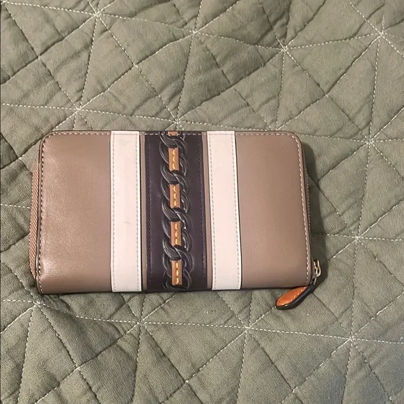Coach Medium Zip Around Wallet - Picture 4 of 7